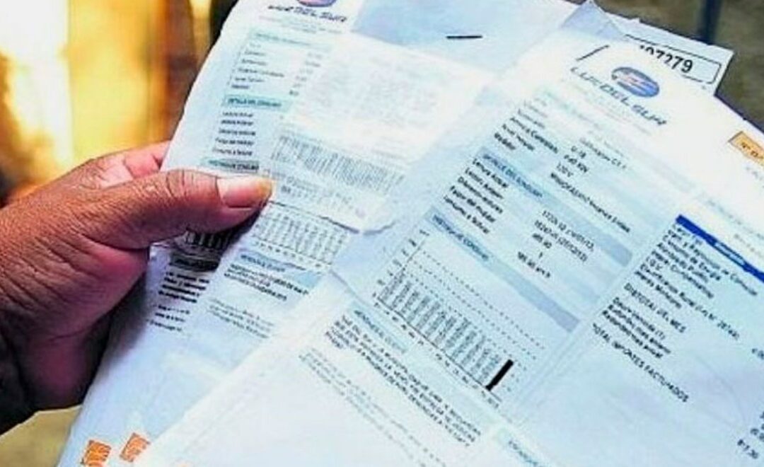 Testimoniales y recibos de agua, luz e impuesto predial sí permiten acreditar prescripción adquisitiva de inmueble [Casación 1467-2019, Lima]